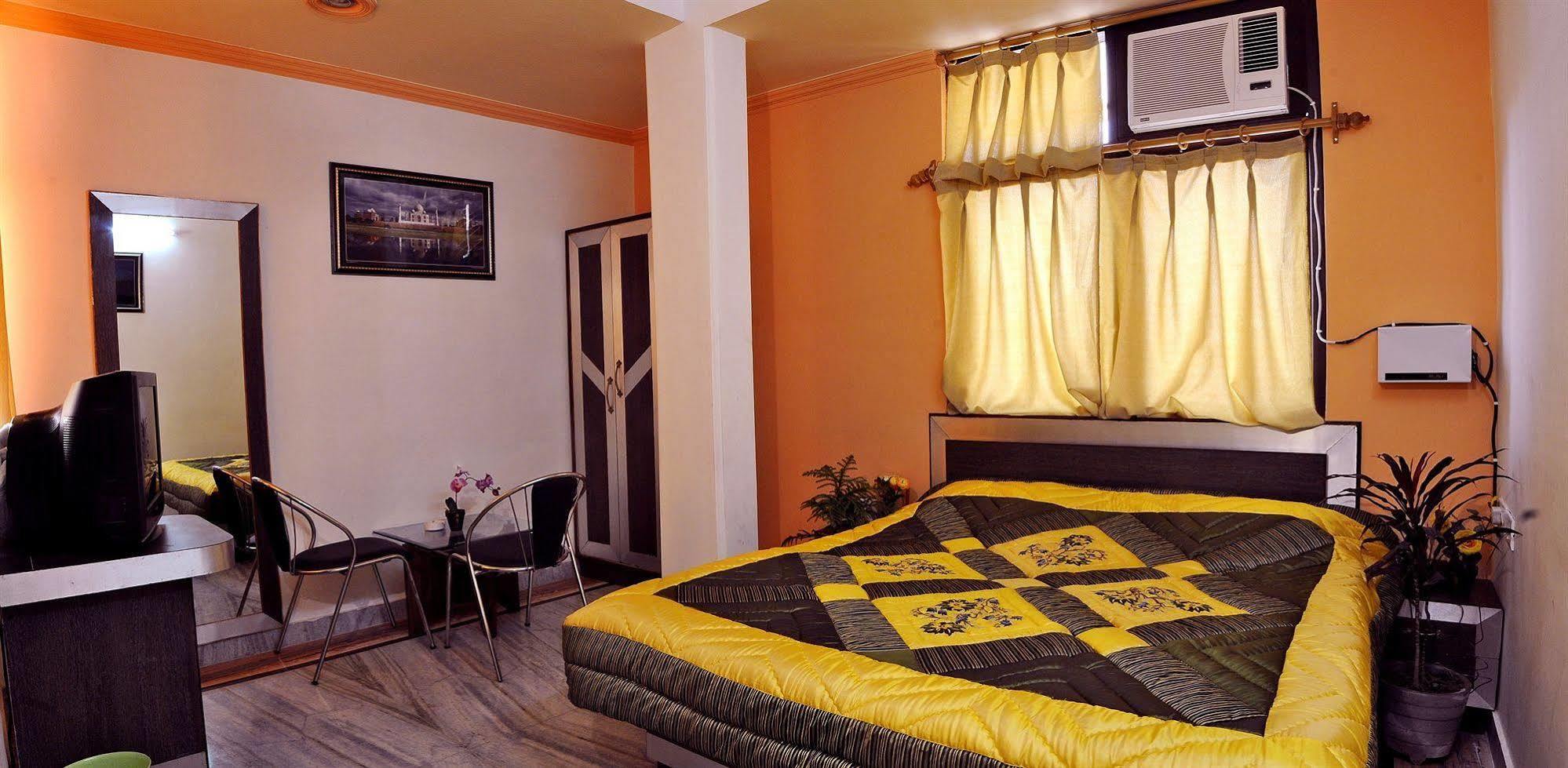 Hotel Fabexpress Alpine Agra  Esterno foto